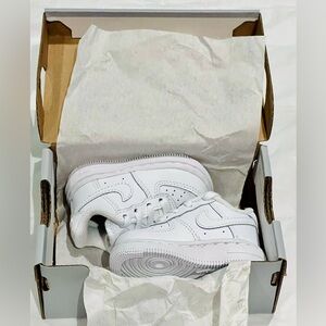 NEW Nike Airforce 1 Sneakers, Size Toddler 2